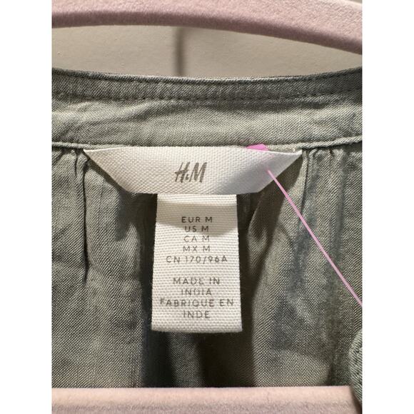 3 for $9 H&M V Neck Sleeveless oversized blouse M - Picture 4 of 6